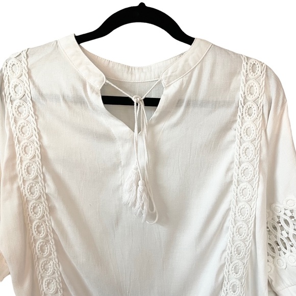 White Cotton Loose Fit Embroidered Three-Quarter Sleeved Tunic - Picture 4 of 6